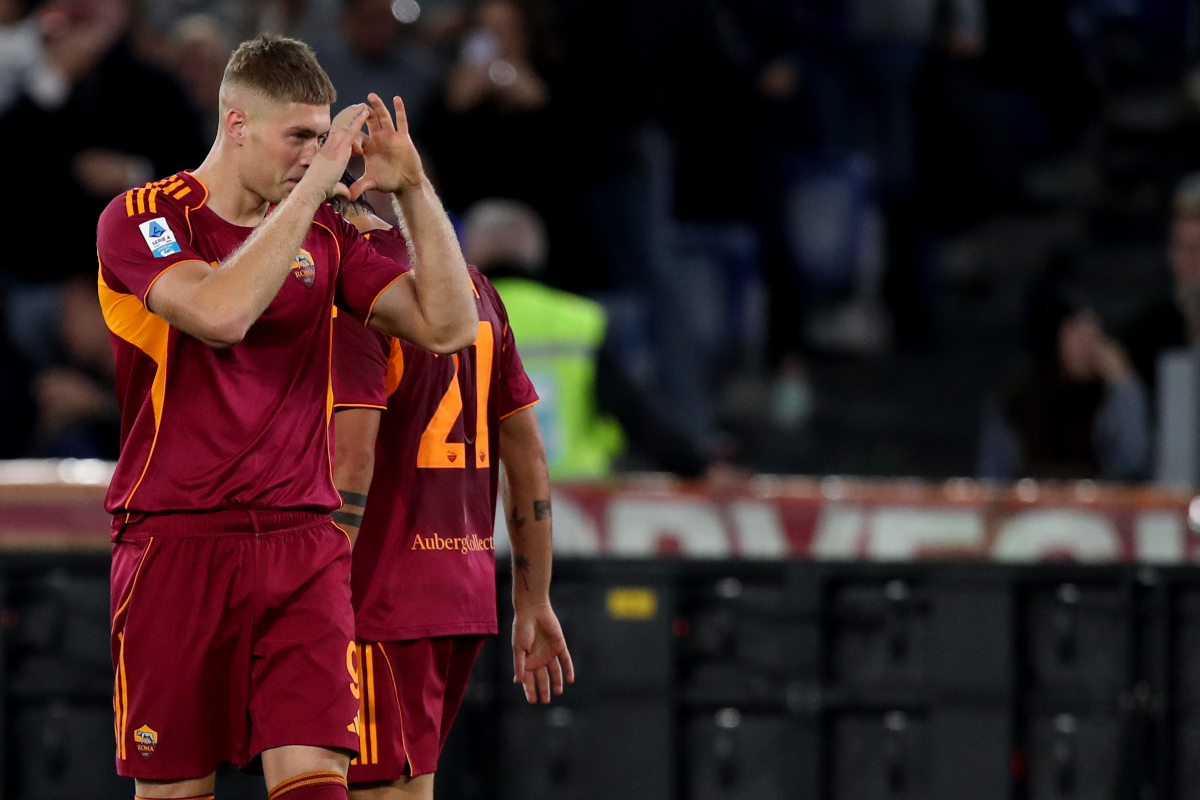ROME, ITALY - OCTOBER 29: Artem Dovbik of AS Roma celebrates after scoring the team's second goal during the Serie A match between AS Roma and Parma Calcio 1913 at Stadio Olimpico on October 29, 2025 in Rome, Italy. (Photo by Paolo Bruno/Getty Images)