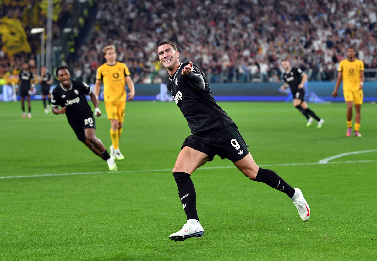 TURIN, ITALY - SEPTEMBER 16: Dusan Vlahovic of Juventus celebrates scoring his team's second goal during the UEFA Champions League 2025/26 League Phase MD1 match between Juventus and Borussia Dortmund at Juventus Stadium on September 16, 2025 in Turin, Italy. (Photo by Valerio Pennicino/Getty Images)
