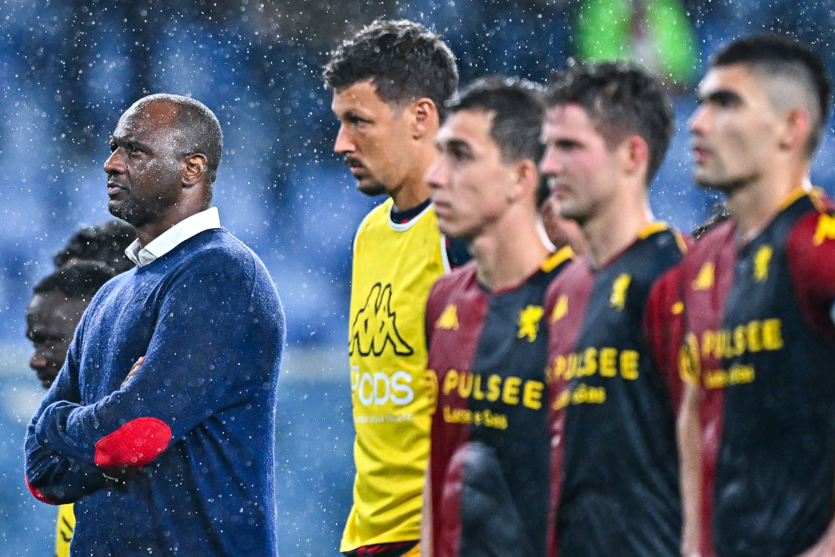 GENOA, ITALY - OCTOBER 29: Patrick Vieira, head coach of Genoa (2nd from left), stands alongside his players as he reacts with disappointment after the Serie A match between Genoa CFC and US Cremonese at Luigi Ferraris Stadium on October 29, 2025 in Genoa, Italy. (Photo by Simone Arveda/Getty Images)